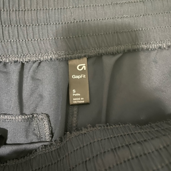 GapFit High Rise Runaround Pants in size petite small. Color Night Shadow Blue - Picture 3 of 4
